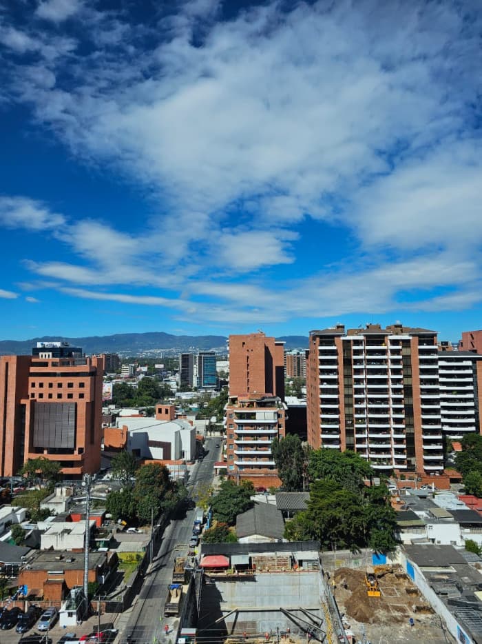 APARTAMENTO EN VENTA ZONA 10 - foto 1