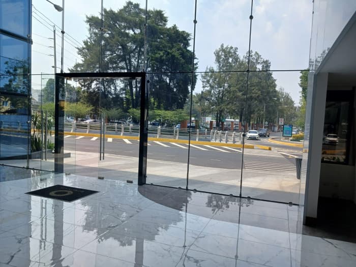 Local en Renta en Centro Empresarial zona 10  - foto 1