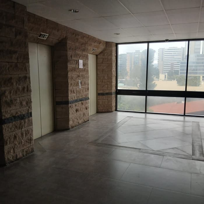 Alquiler de Oficina en Zona 10. - foto 1