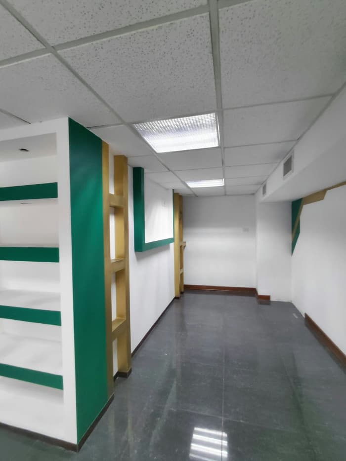 Local Comercial en Renta en Plaza Surti Ahorro. Zona 18 - foto 1