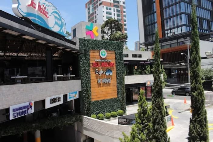 Local comercial de 45 m2 en alquiler en Zona 10 - foto 1