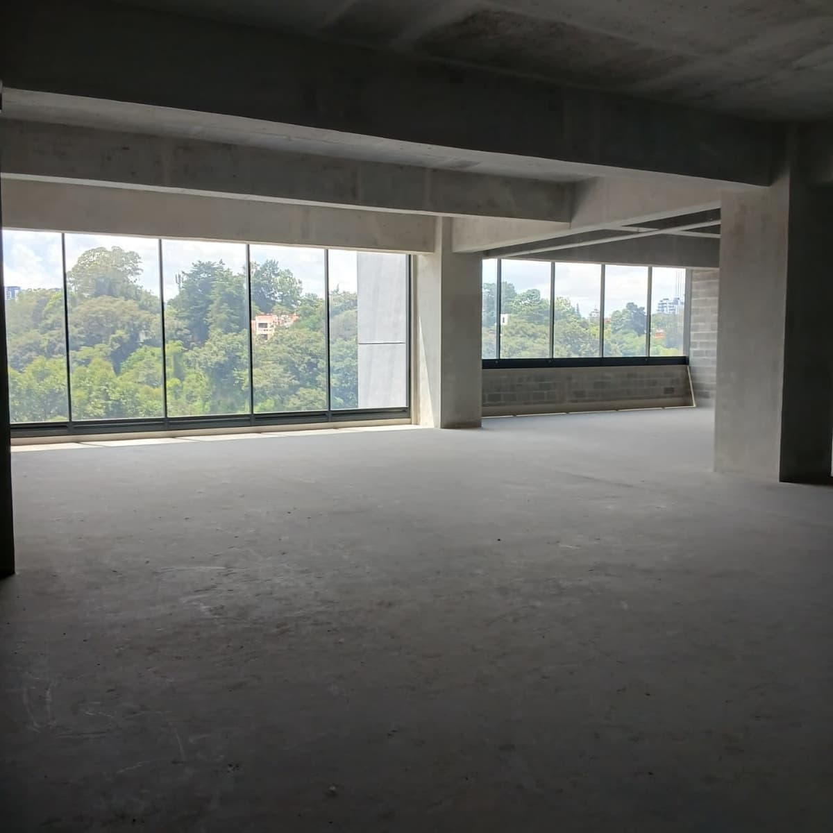 Rento Oficina Comercial en Zona 15 - foto 1