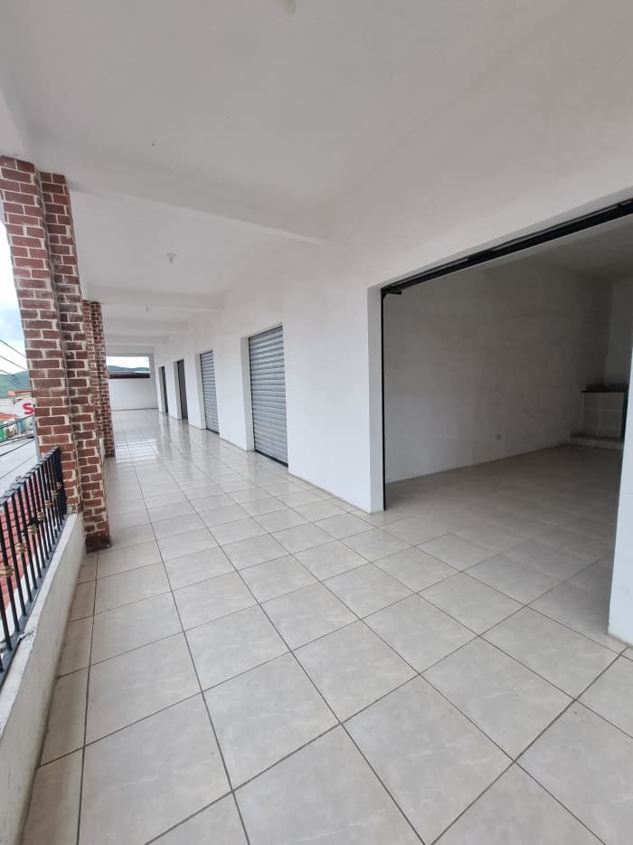 Local Comercial en Alquiler en Sansare - foto 1