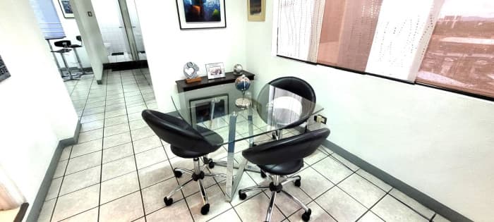 Oficina en Venta y Alquiler en Zona 10 - foto 1