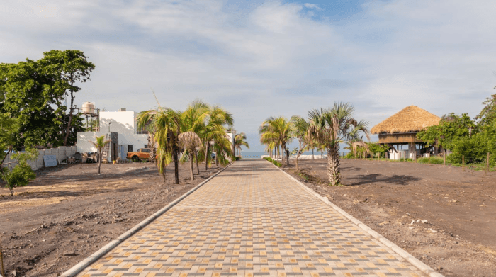 Venta Casa Vacacional a orillas de Playa Monterrico - foto 1