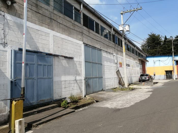 SE RENTA BODEGA INDUSTRIAL DE 2946 M2 PUERTA PARADA - foto 1