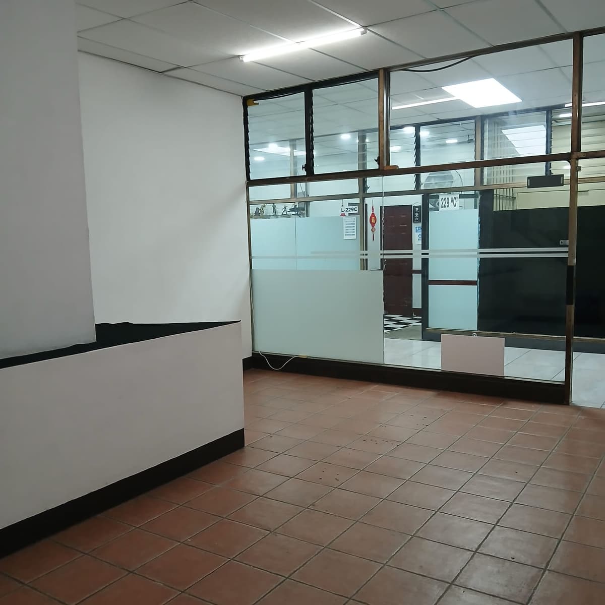 Local de 49 m2 en alquiler - CENTRO COMERCIAL CAPITOL - foto 1