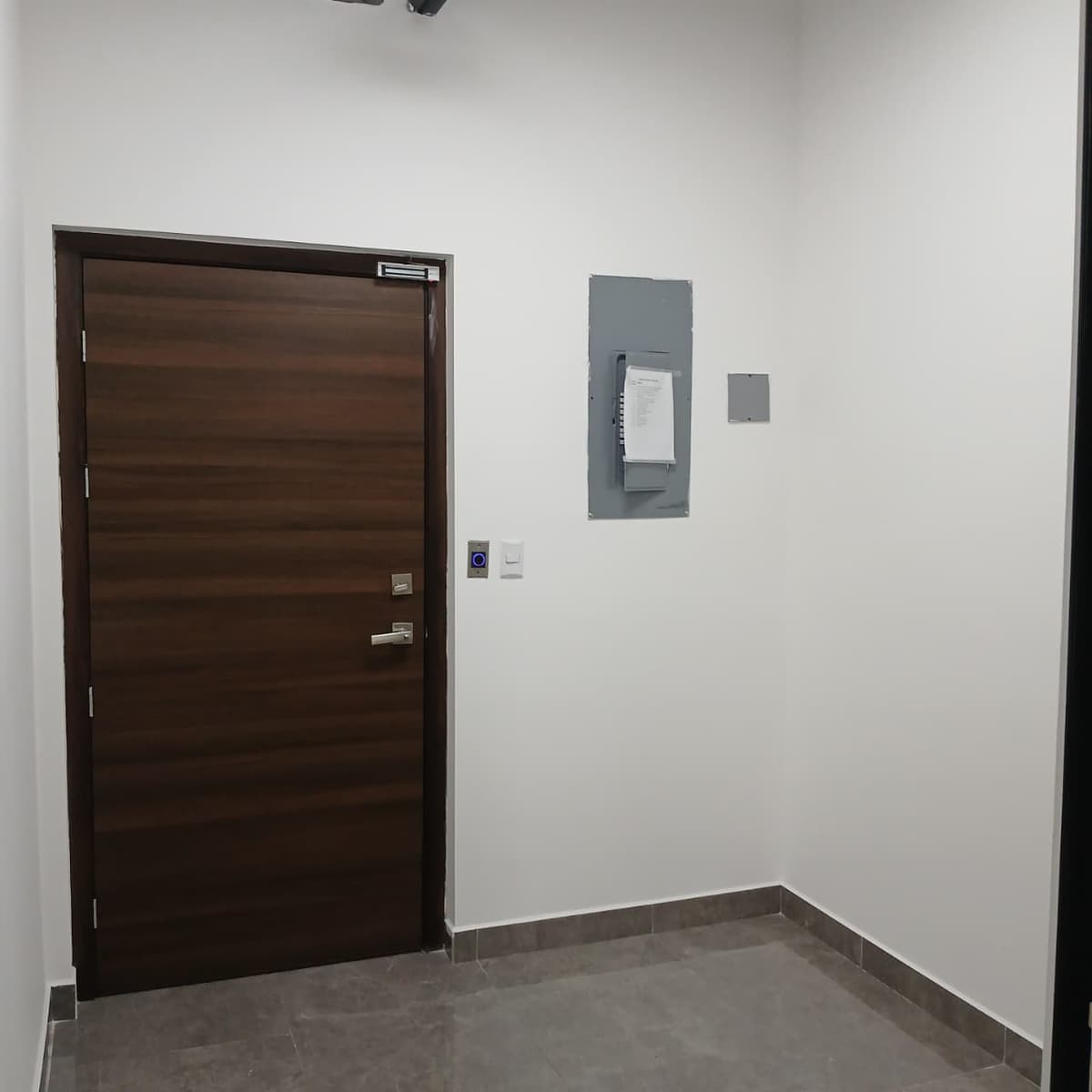 Rento Oficina Comercial en Zona 15 - foto 1