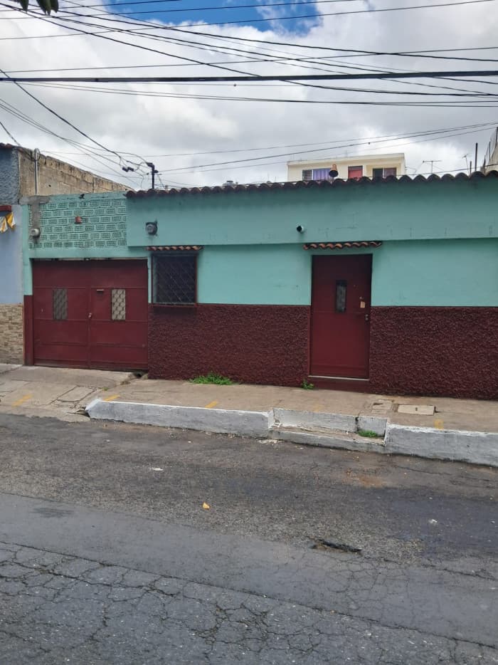Casa sola en residencial en Mixco Santa Marta.  - foto 1
