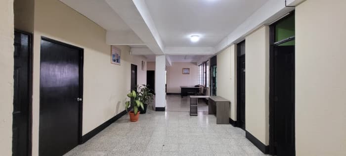 Oficinas en renta sobre 6ª Avenida Zona 9 - foto 1