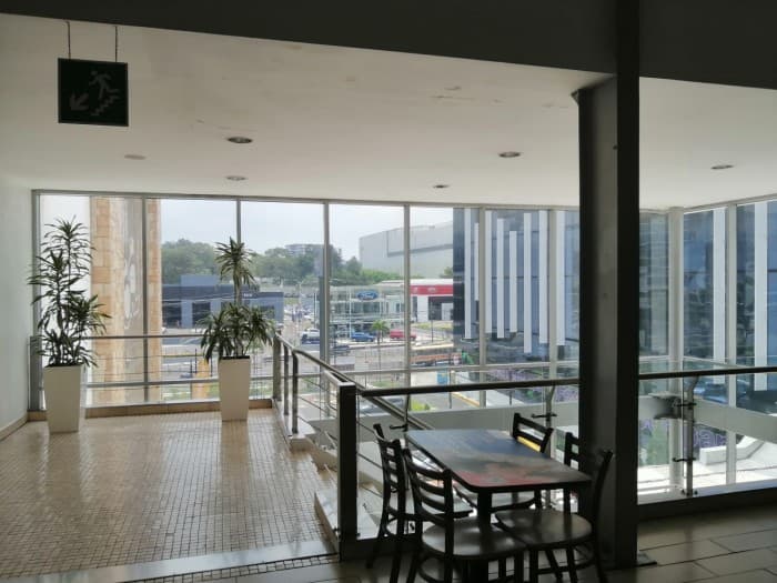 Local Comercial en Venta y Renta en Zona 10 - foto 1