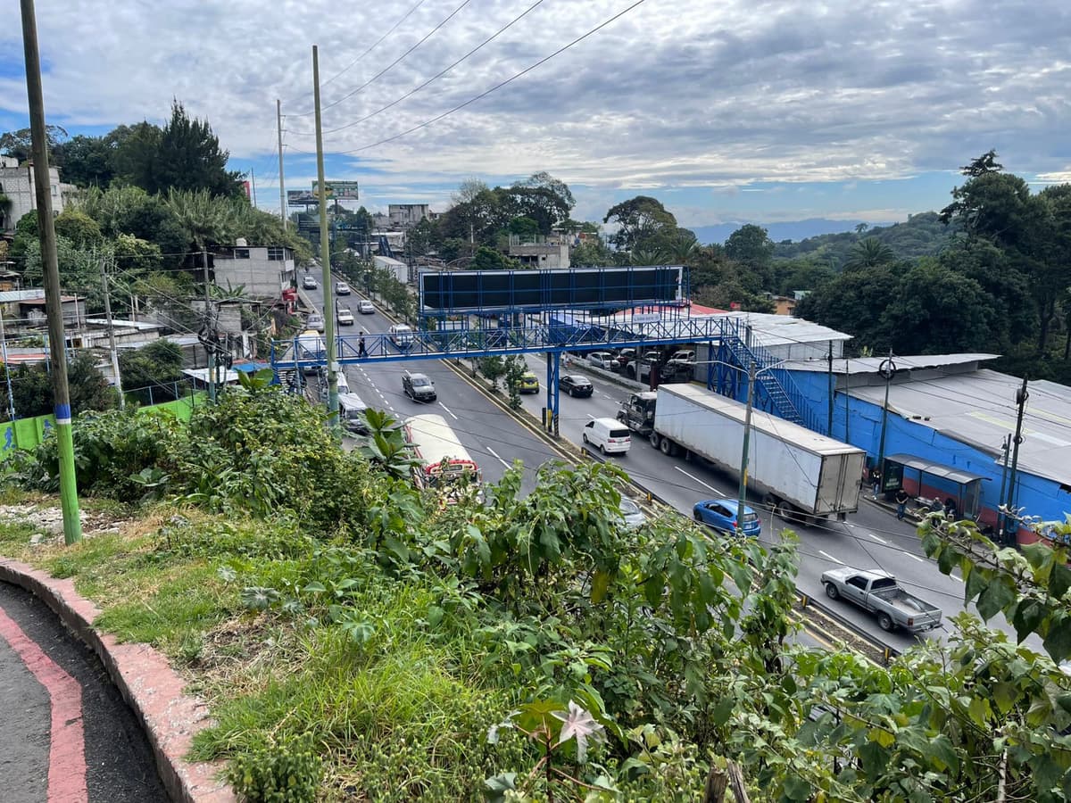 Terreno de esquina en venta en zona 1 de Mixco  - foto 1
