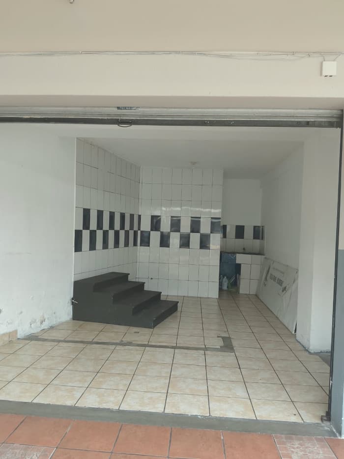 Local Comercial en Renta en Plaza Surti Ahorro. Zona 18 - foto 3