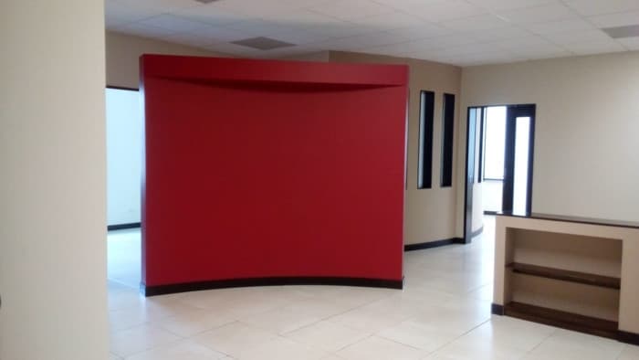 Amplia Oficina en Alquiler en Zona 10  - foto 3