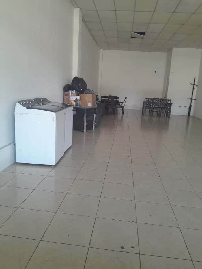 Local comercial en Villa Canales - foto 3