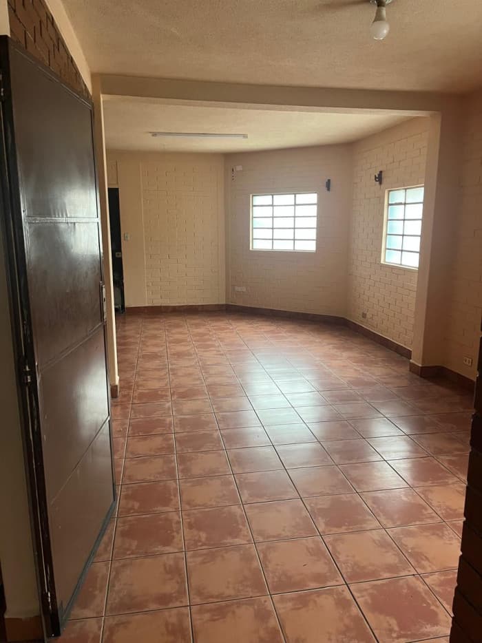 CASA COMERCIAL EN ALQUILER EN LA REFORMITA ZONA 12 - foto 4