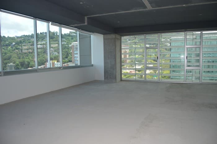 Oficina en renta zona 15  Boulevard Vista Hermosa  - foto 4