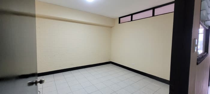 Oficinas en renta sobre 6ª Avenida Zona 9 - foto 3