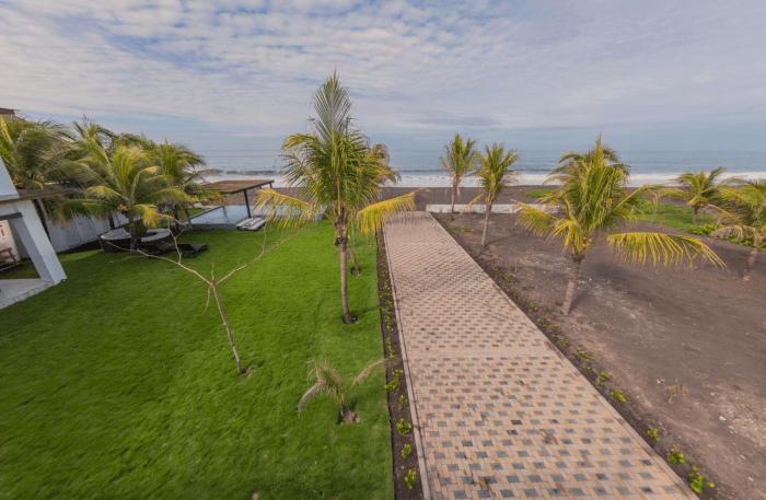 Venta Casa Vacacional a orillas de Playa Monterrico - foto 2