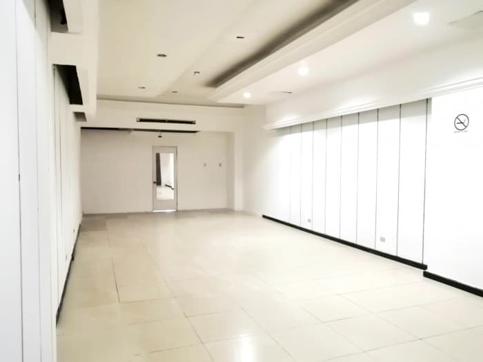 Local Comercial en Venta y Renta en Zona 10 - foto 3