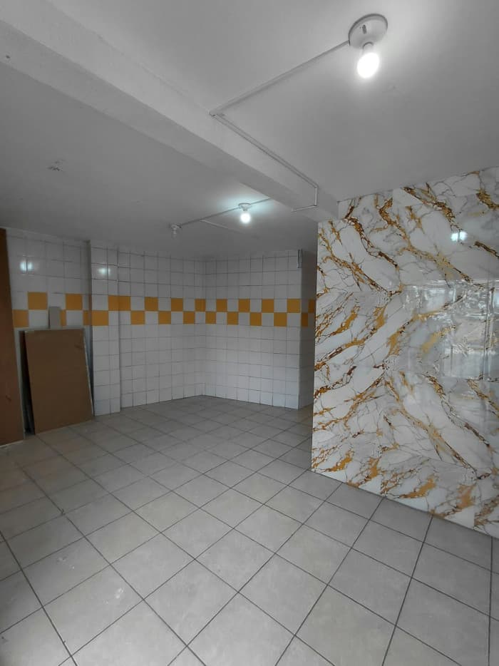 Local Comercial en Renta en Plaza Surti Ahorro. Zona 18 - foto 3