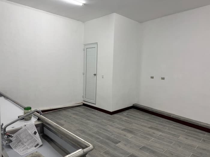 Renta de Local en Food Court sobre Calzada Roosevelt - foto 4