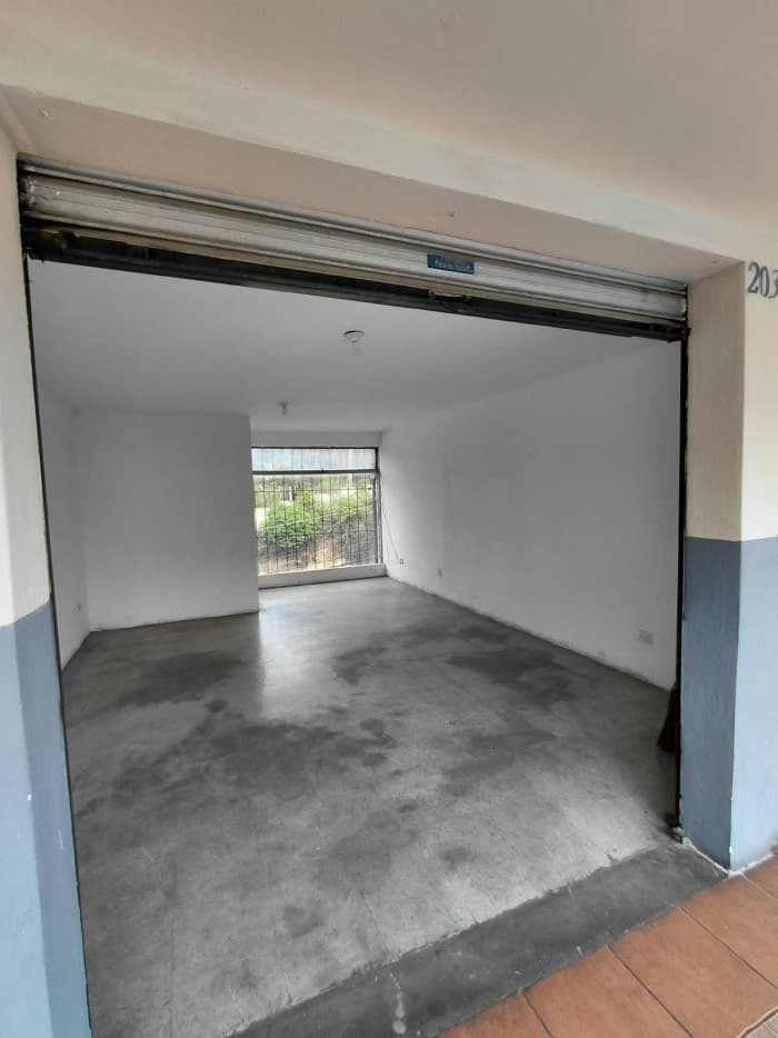 Local Comercial en Renta en Plaza Surti Ahorro. Zona 18 - foto 4