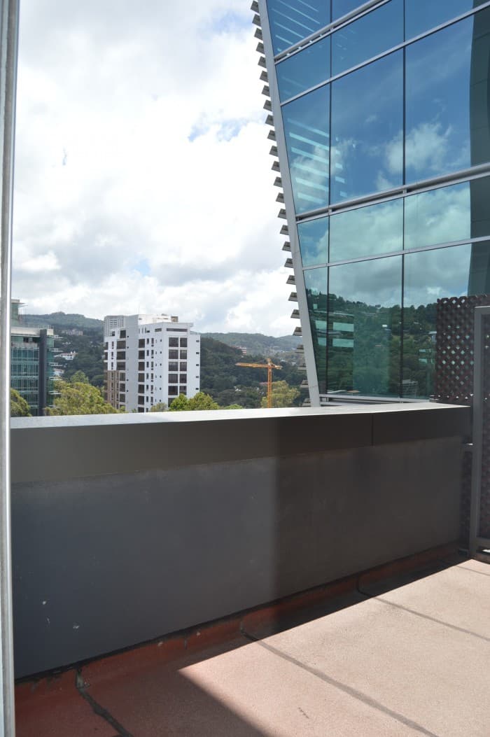 Oficina en renta zona 15  Boulevard Vista Hermosa  - foto 3