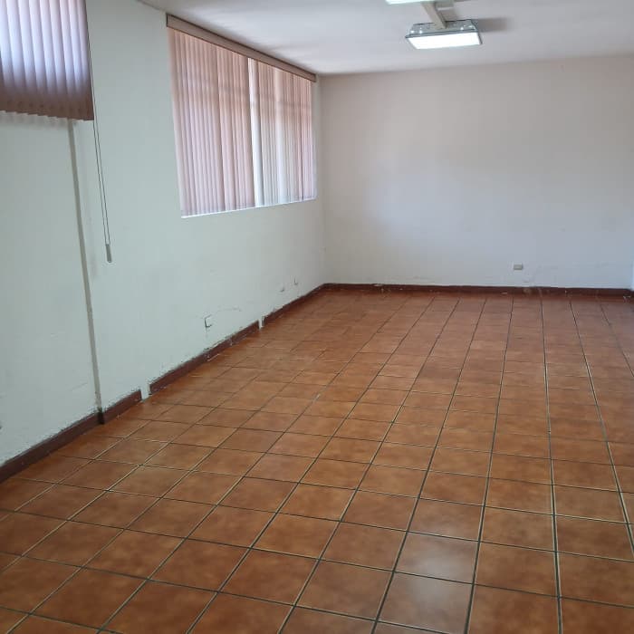 Oficina en Alquiler en Zona 10  - foto 4