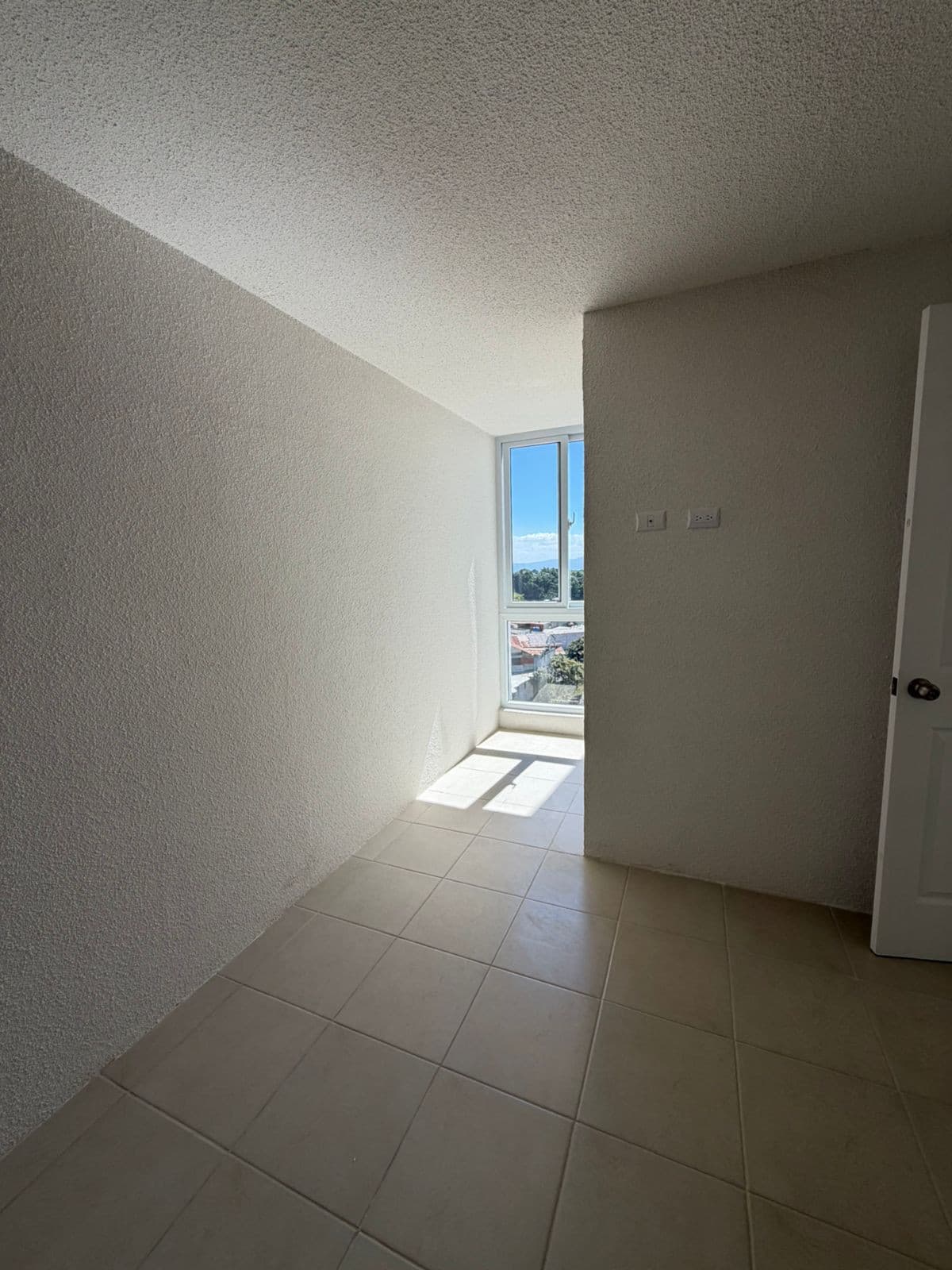 APARTAMENTO EN ALQUILER EN ZONA 1 DE MIXCO - foto 2
