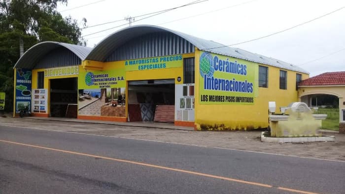 Locales Comerciales + Bodega en Venta en Chiquimula - foto 2