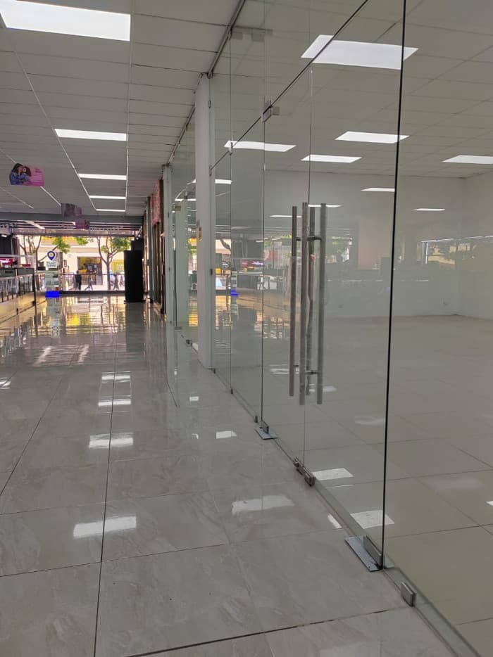 LOCAL EN RENTA - CENTRO COMERCIAL LOS CAPITOL ZONA 1  - foto 3