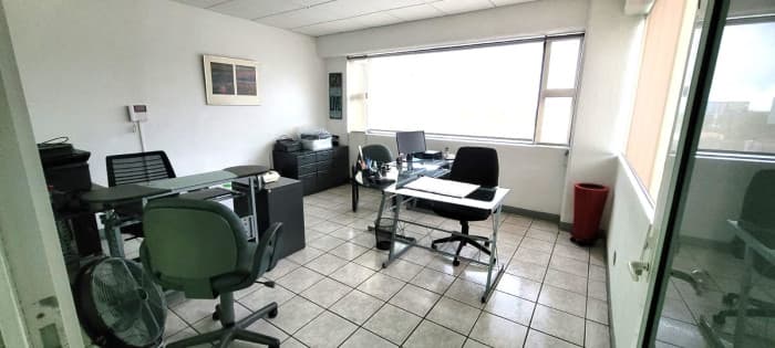 Oficina en Venta y Alquiler en Zona 10 - foto 2