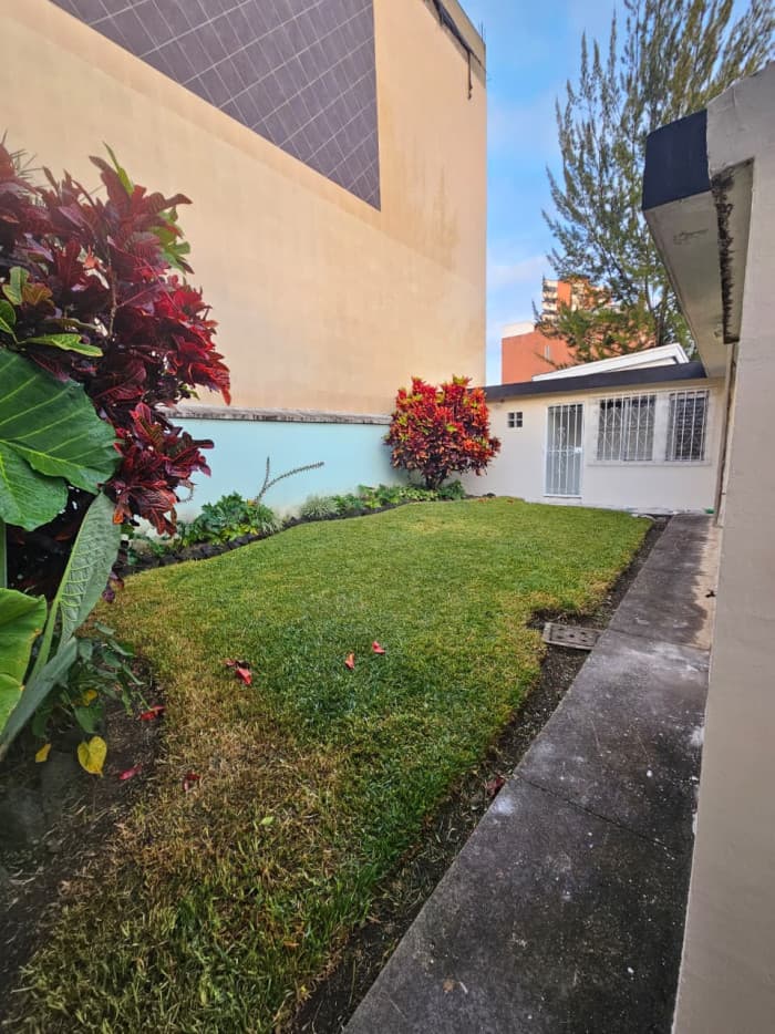Venta de Casa en Colonia El Maestro de Zona 15 - foto 2