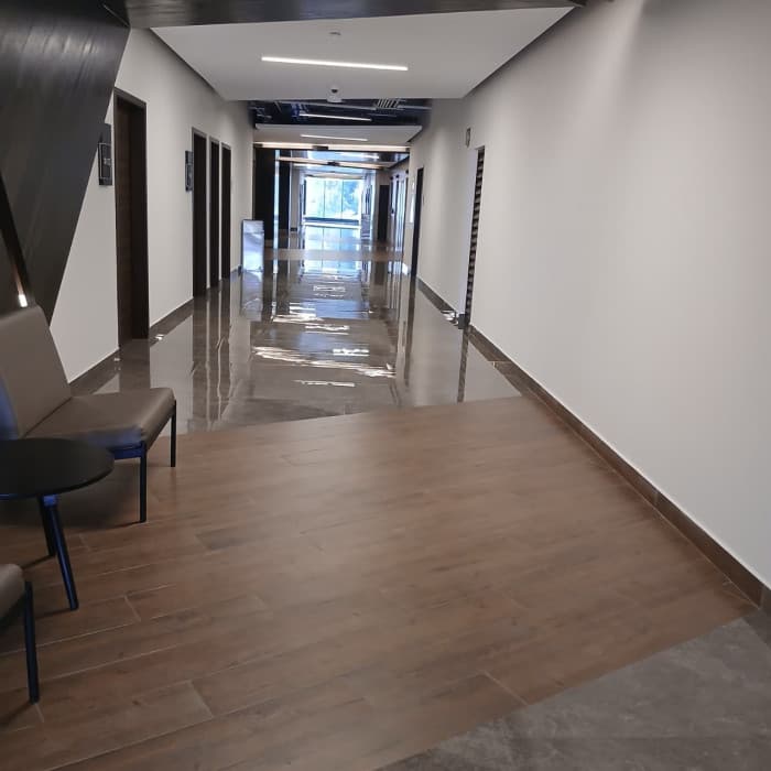 Rento Oficina Comercial en Zona 15 - foto 4