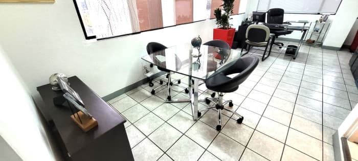 Oficina en Venta y Alquiler en Zona 10 - foto 4