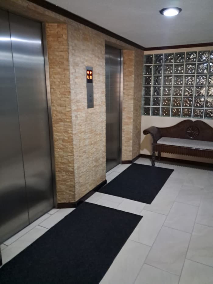 Apartamento en Venta en Zona 10 frente a CC La Estacion - foto 2