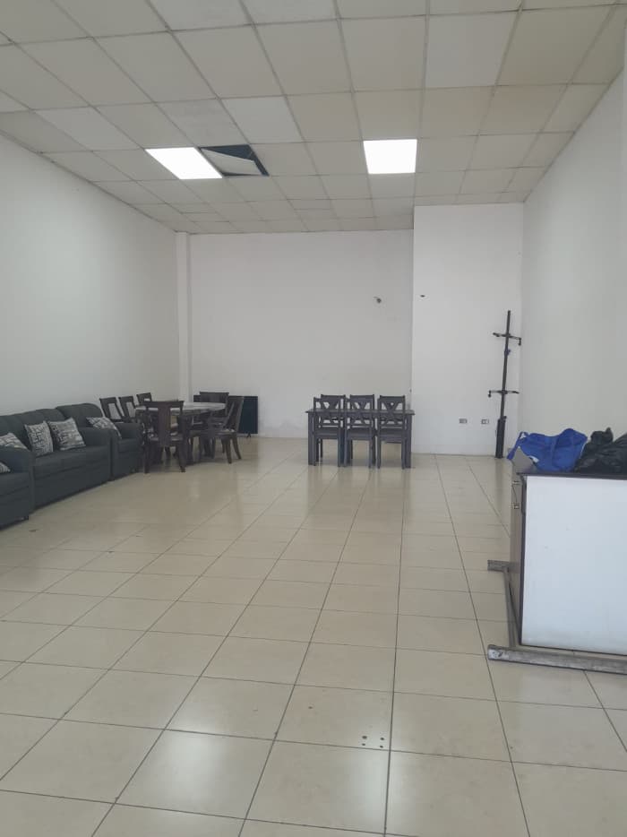 Local comercial en Villa Canales - foto 4