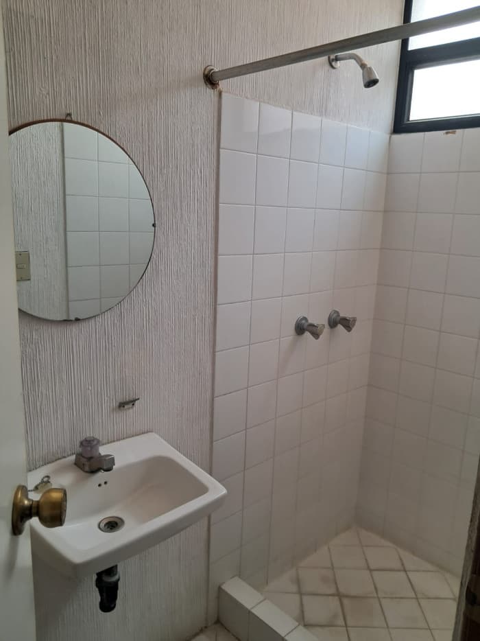 Apartamento en Venta en Zona 10 frente a CC La Estacion - foto 7