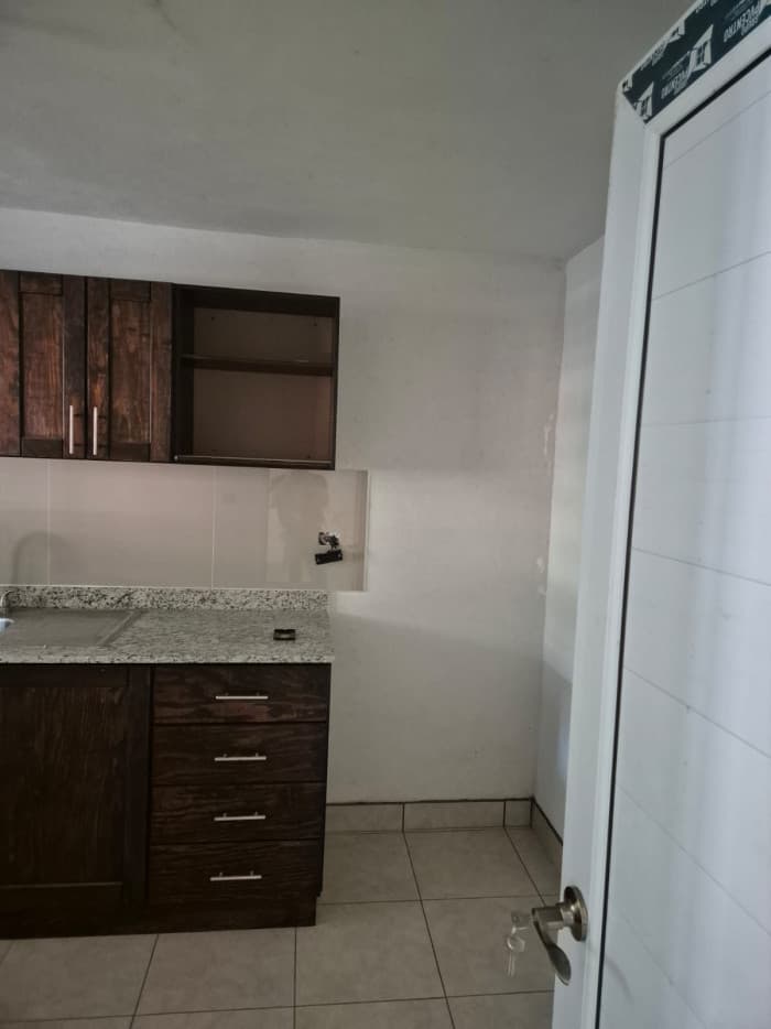 APARTAMENTO EN RENTA EN ZONA 7 - foto 4