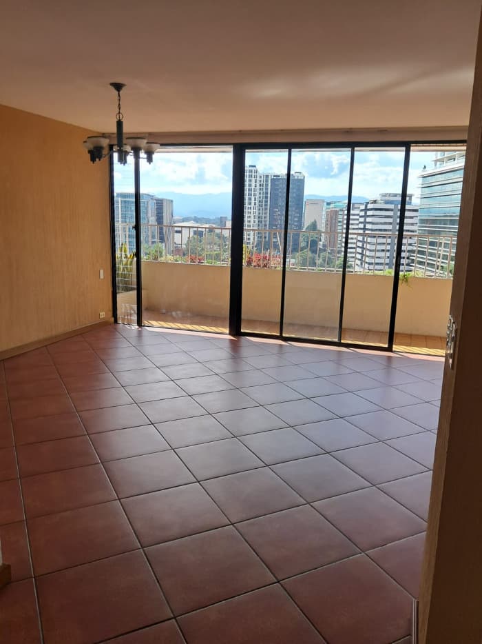 Apartamento en Venta en Zona 10 frente a CC La Estacion - foto 8