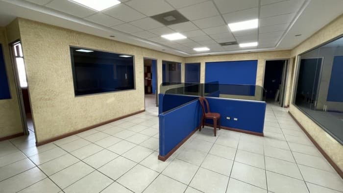 OFICINA COMERCIAL EN RENTA, AREA EL NARANJO - foto 2