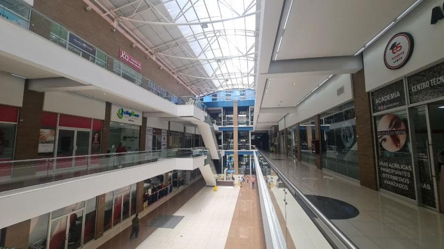 Locales comerciales en renta Calzada Roosevelt