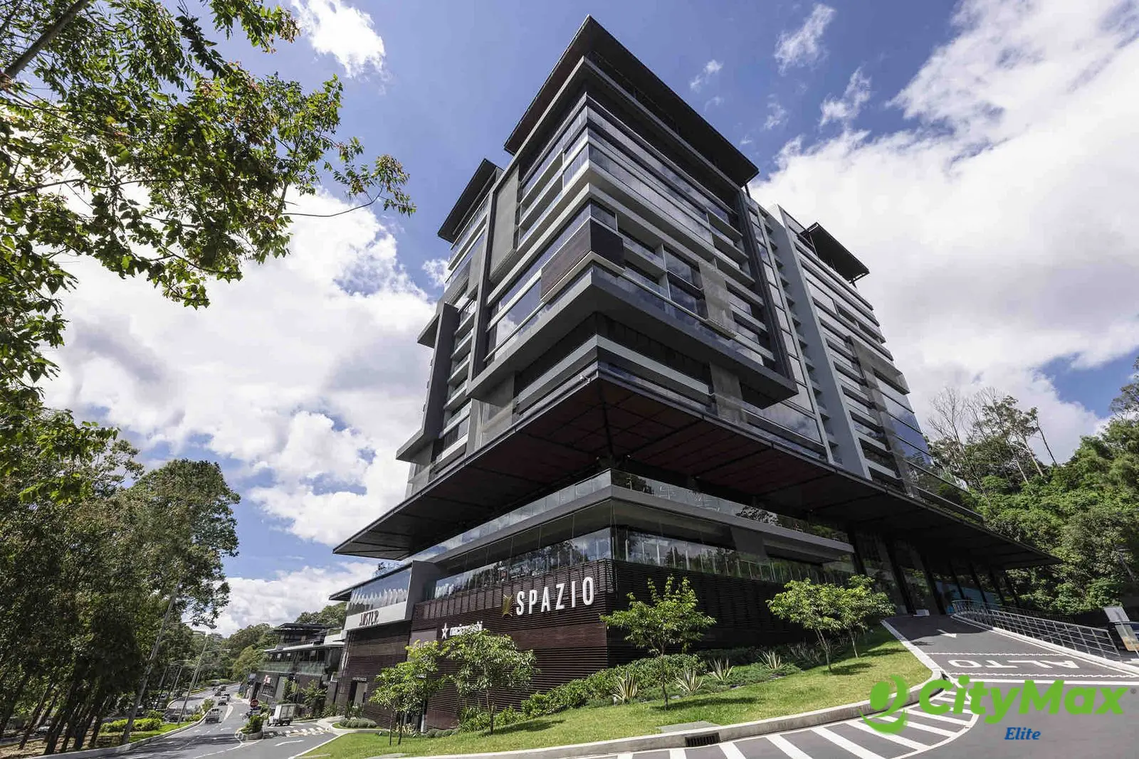 SPAZIO Centro de Negocios - Plaza Comercial - foto 2
