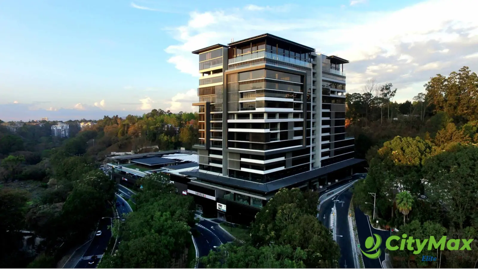 SPAZIO Centro de Negocios - Plaza Comercial - foto 1