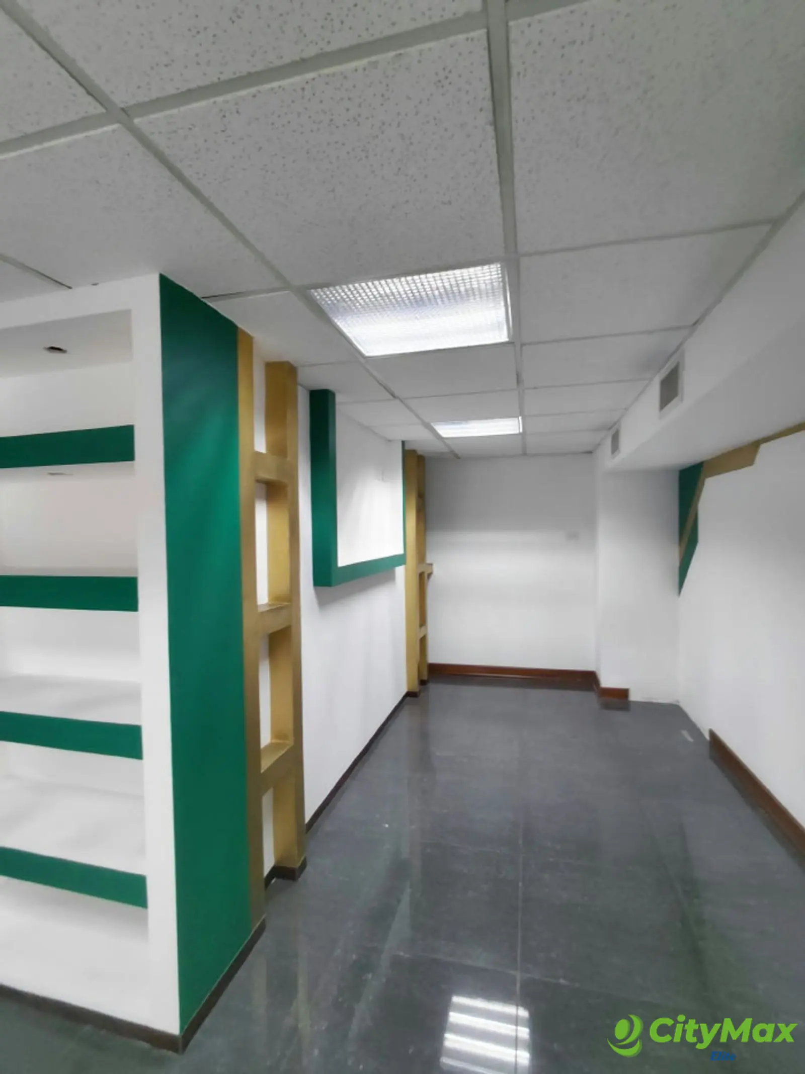Local Comercial en Renta en Plaza Surti Ahorro. Zona 18 - foto 1