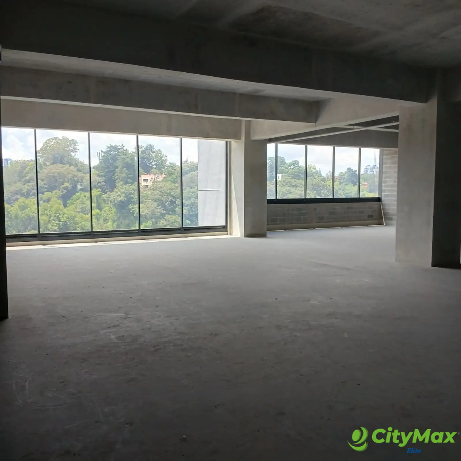 Rento Oficina Comercial en Zona 15 - foto 1