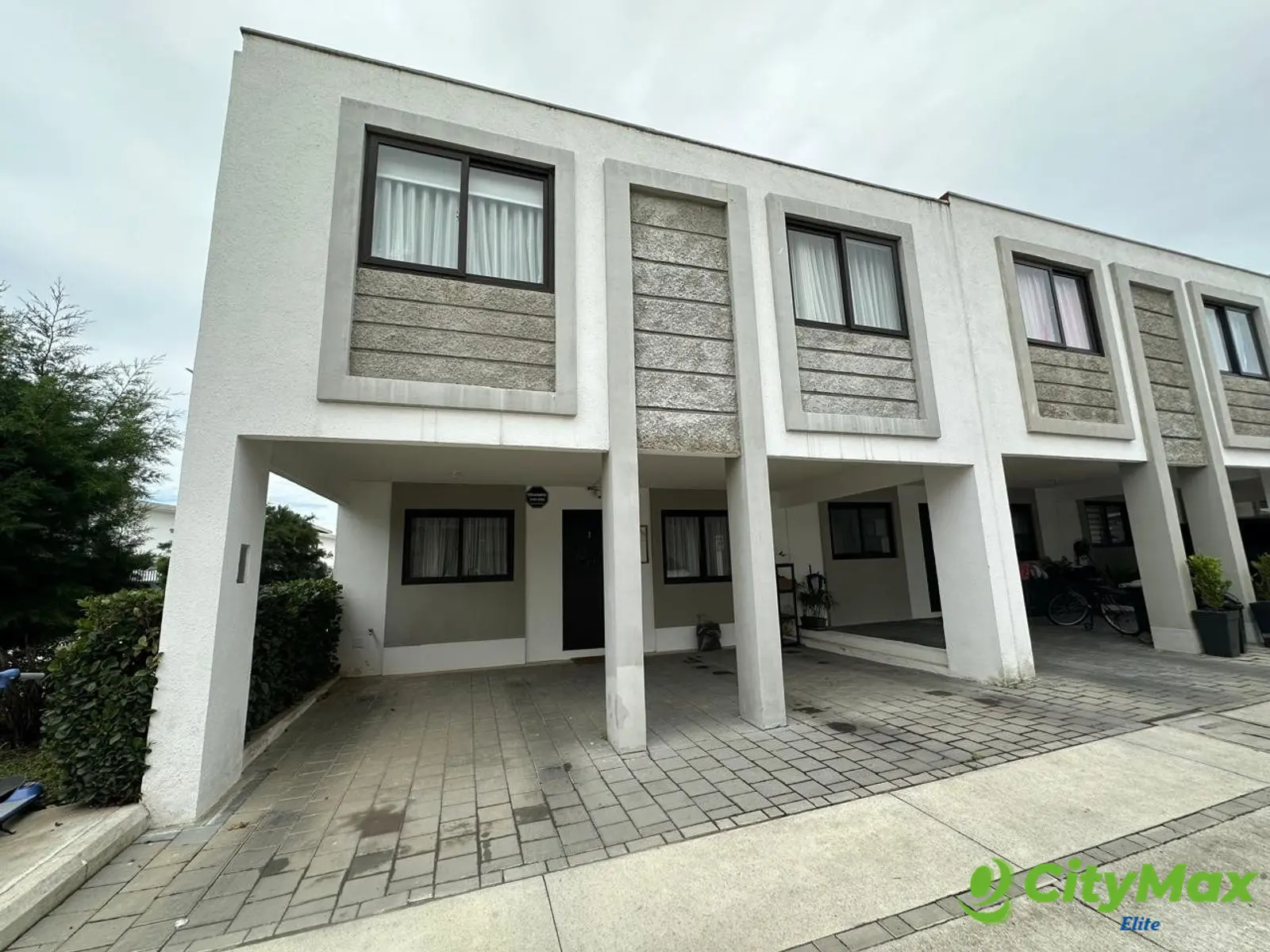 Casa en venta en Serena de Arrazola Fraijanes - foto 1