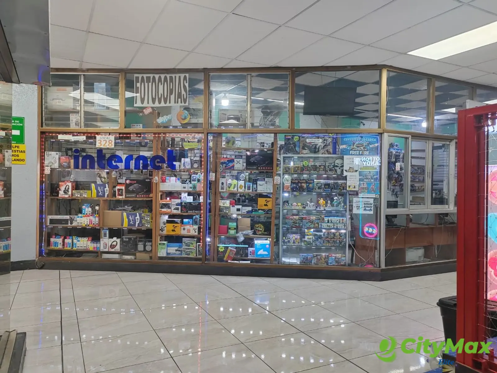 LOCAL COMERCIAL EN RENTA - CENTRO COMERCIAL CAPITOL - Local Comercial - Centro Comercial Capitol