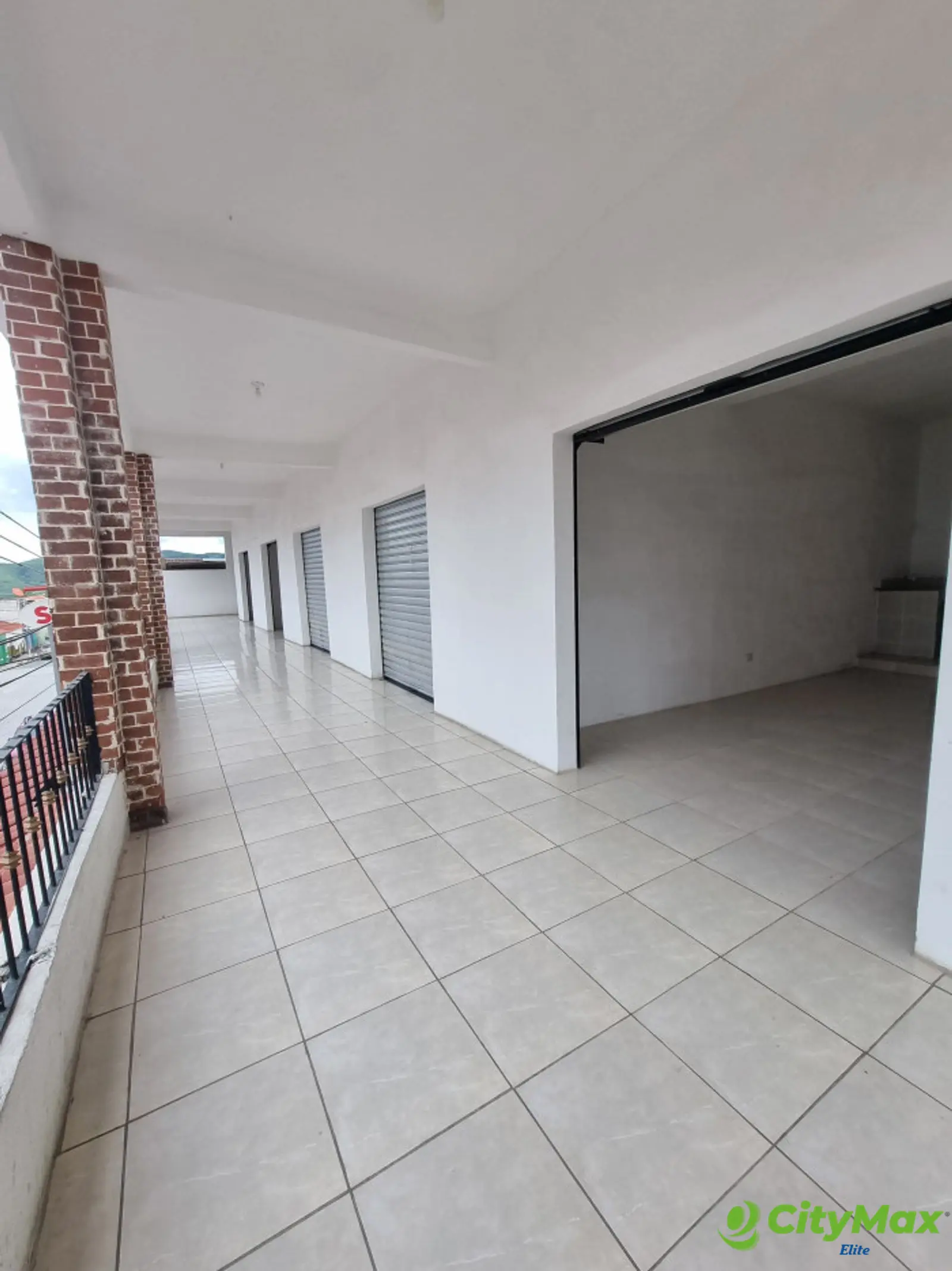 Local Comercial en Alquiler en Sansare - foto 1